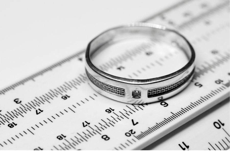 A Modern Guide to Determine Your Ring Size