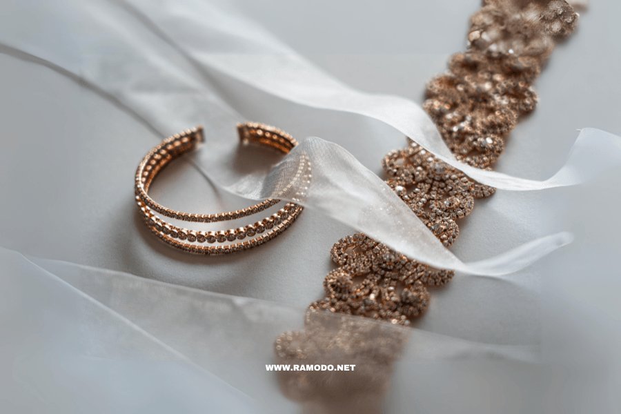 Elevating Elegance: A Detailed Exploration of Current and Emerging Jewelry Trends