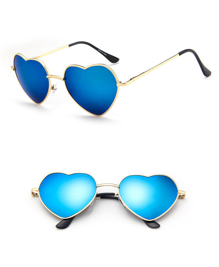 Love-Struck Heart Sunglasses - Retro Chic & Trendy