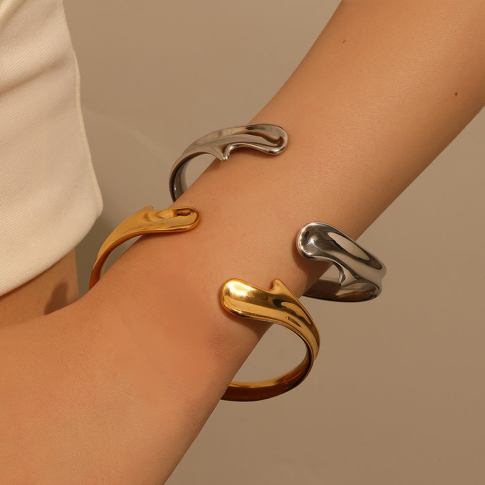 LUXE CURVES: THE LIQUID METAL CUFF COLLECTION | RAMODO JEWELRY