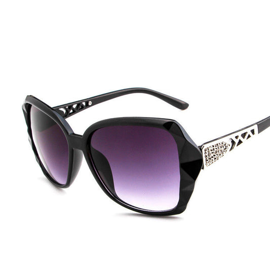 Retro Oversized Sunglasses - Vintage Chic for Women