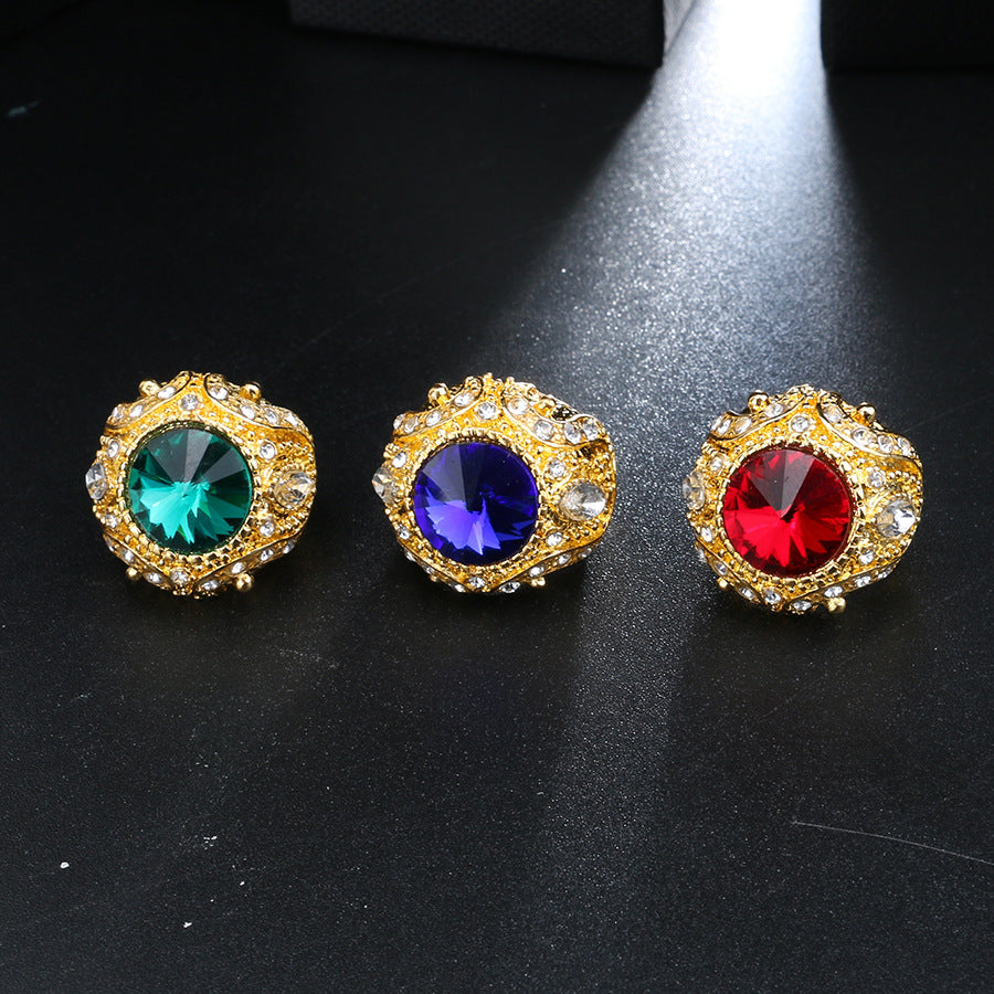 SOVEREIGN STONE Retro Crown Ring Satellite Stone