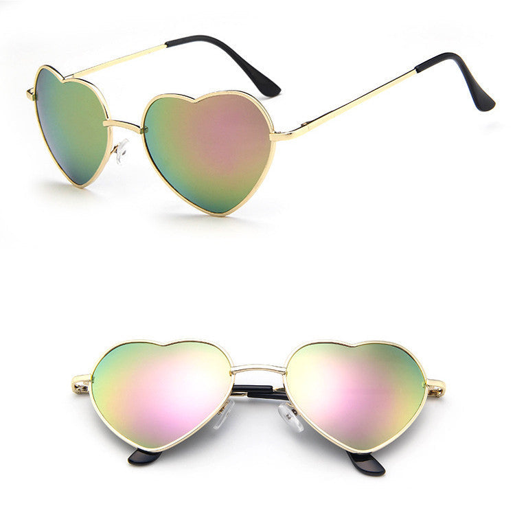 Love-Struck Heart Sunglasses - Retro Chic & Trendy