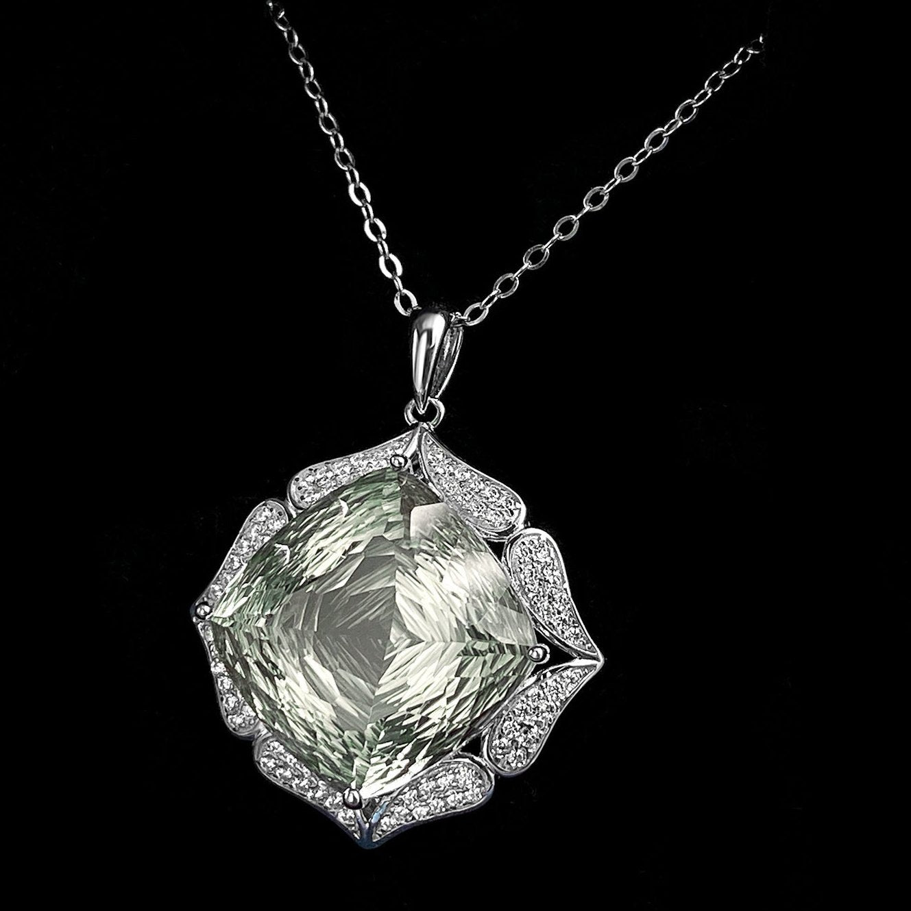 EMERALD ENCHANTMENT Necklace