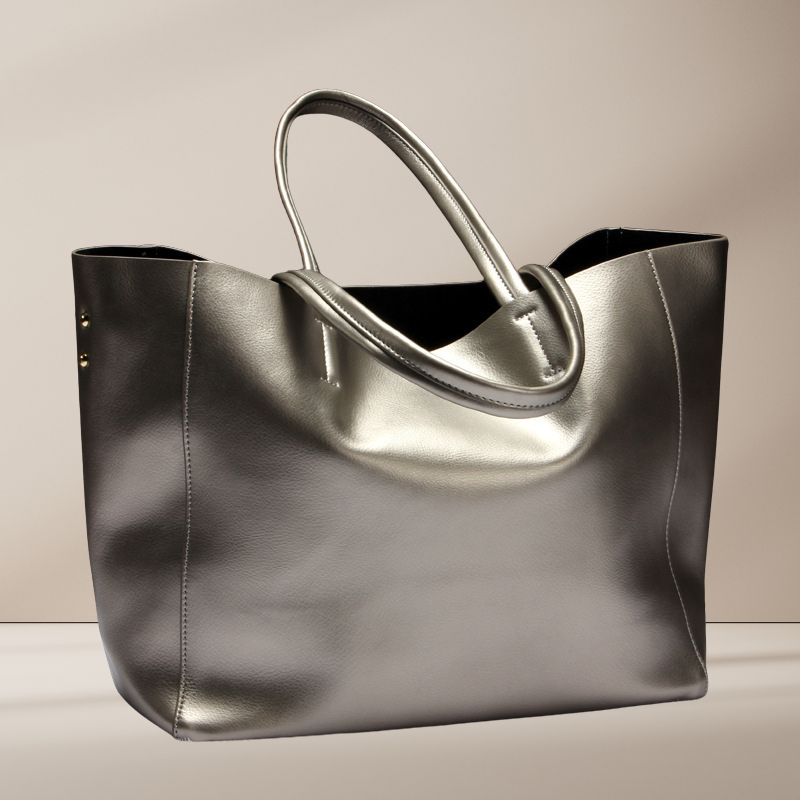 Luxe Leather Tote: Timeless & Sophisticated