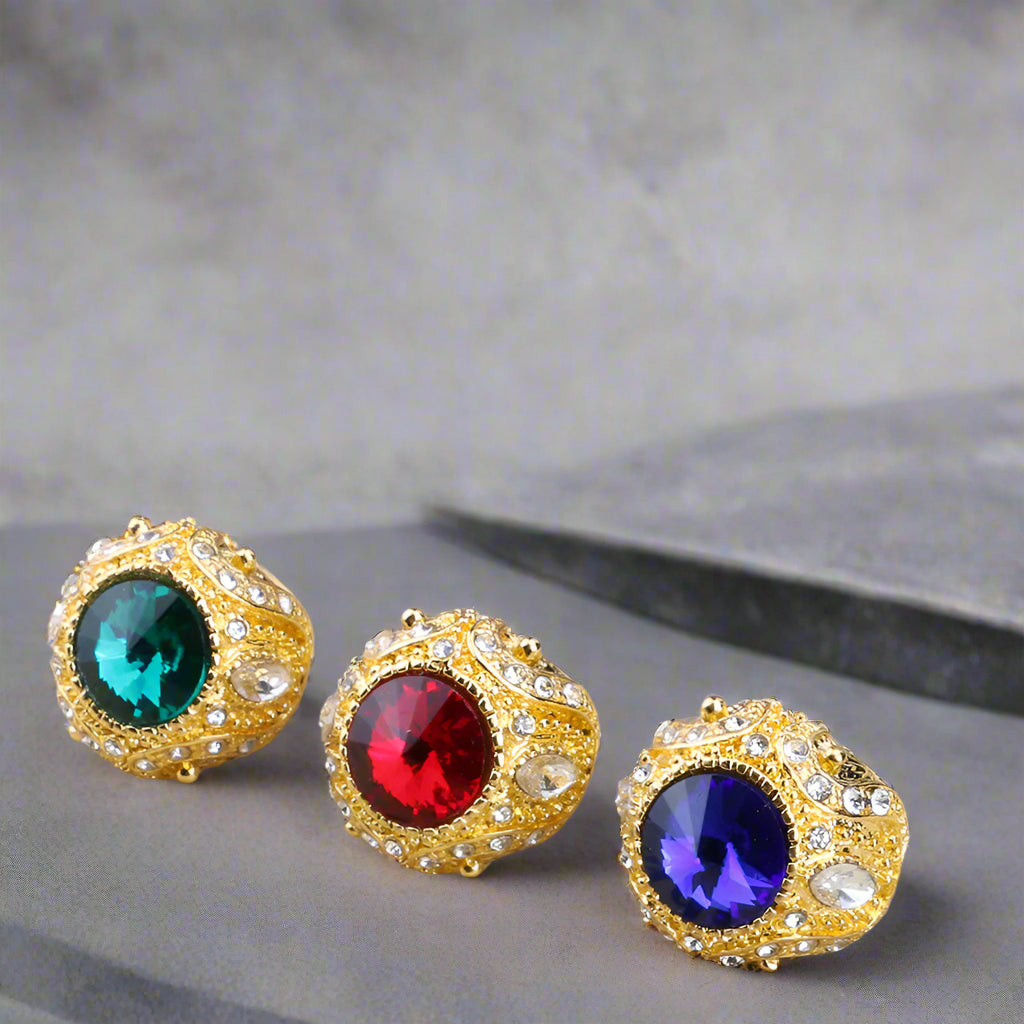 SOVEREIGN STONE Retro Crown Ring Satellite Stone