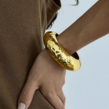 HAMMERED CUFF