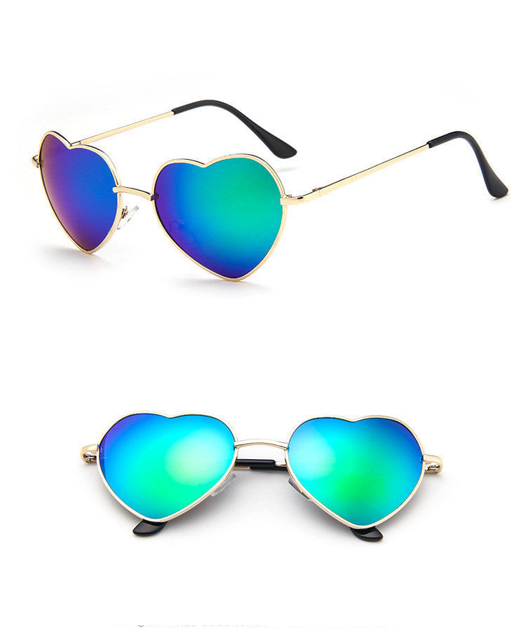 Love-Struck Heart Sunglasses - Retro Chic & Trendy