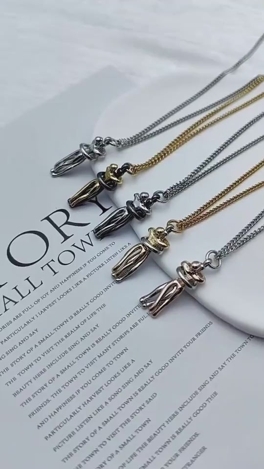 Hugging Couple Necklace | RAMODO JEWELRY