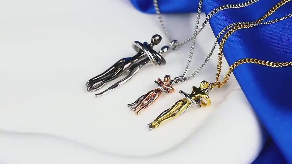 Hugging Couple Necklace | RAMODO JEWELRY