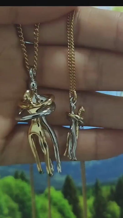 Hugging Couple Necklace | RAMODO JEWELRY