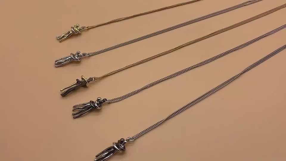 Hugging Couple Necklace | RAMODO JEWELRY